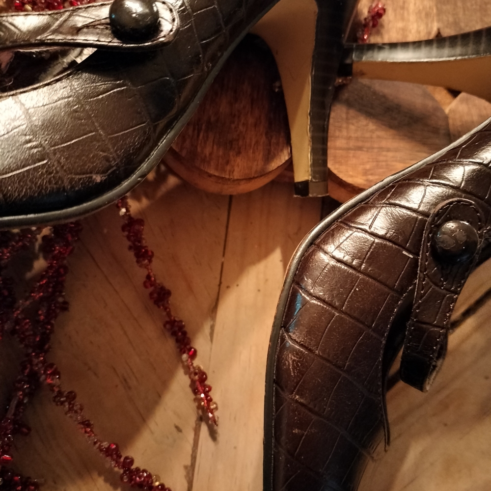 Isaac Mizrahi Dark Brown Croc-Embossed Leather Heels - Picture 5 of 9
